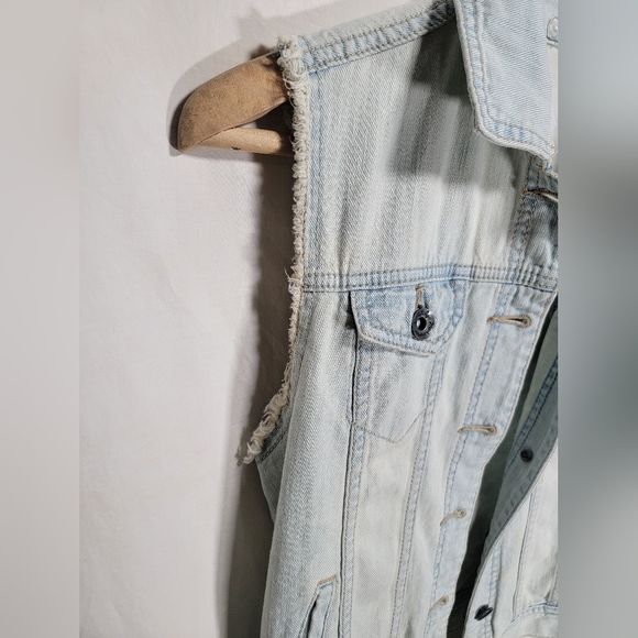 Volcom stone wash XS denim jean button-up vest.  Really nice in great shape. - Picture 5 of 7